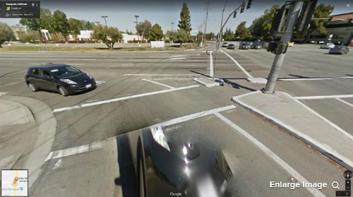 Hình ảnh từ Google Street View cũng đã ghi lại được hình ảnh vụ tai nạn, với góc nhìn từ đuôi chiếc Lexus.