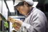 Foxconn thưởng tiền để giữ công nhân sản xuất iPhone 2018