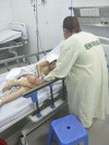 Vụ tai nạn thảm khốc ở Quảng Nam: Tiếng gọi mẹ trong phòng cấp cứu của bé gái 6 tuổi