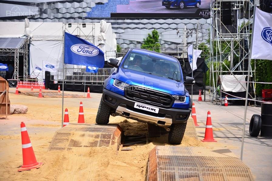 Ảnh xe Ford Ranger 2019 ra mắt tại Thái Lan