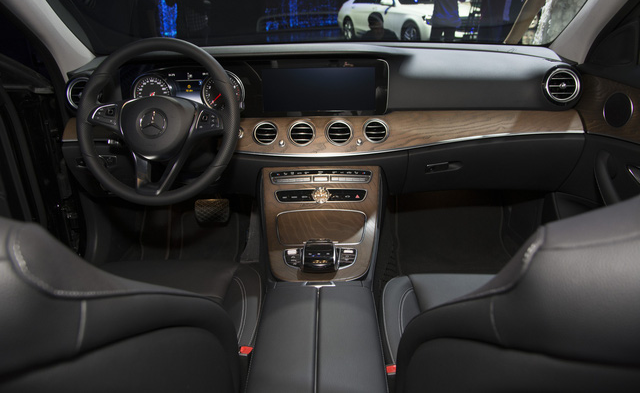 Nội thất của Mercedes-Benz E-Class 2018 sở hữu nhiều trang bị mới 