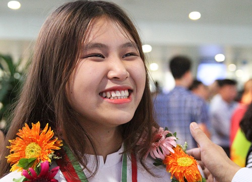 Minh Anh giành một trong ba huy chương vàng cho đoàn Việt Nam dự thi Olympic Sinh học quốc tế 2018. Ảnh: Thùy Linh