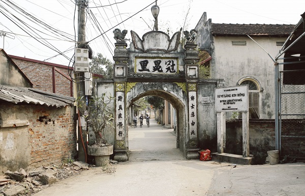 Cổng vào làng nghề Ngô Đồng