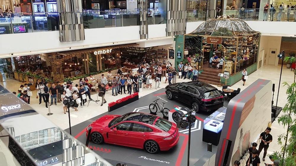 Porsche Panamera và Porsche Cayenne mới được trưng bày tại Saigon Centre a3